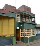 Sportpark Sneek. Het gebouw tussen de tribune en de kantine.
              <br/>
              Richard Keijzer, 2014